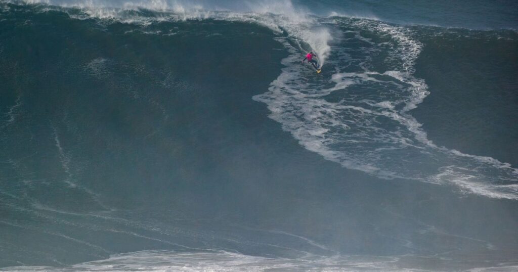 ex-bbb-lucas-chumbo-volta-a-ser-campeao-nas-ondas-gigantes-de-nazare