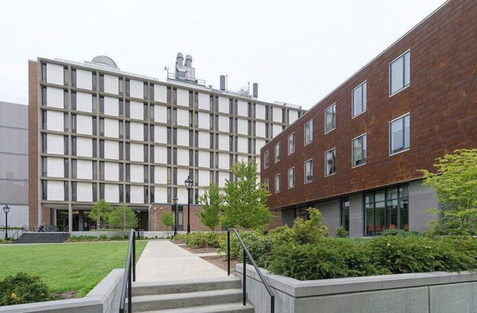 prefeito:-tiroteio-ocorreu-no-predio-de-engenharia-e-fisica-de-universidade