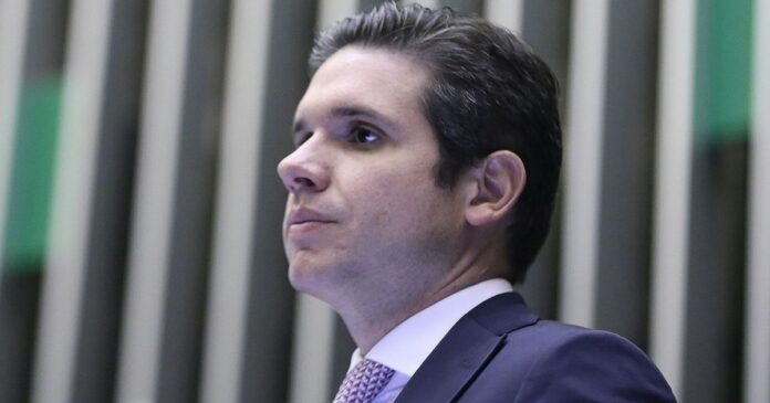 zambelli-renuncia-mandato-e-hugo-motta-convoca-suplente