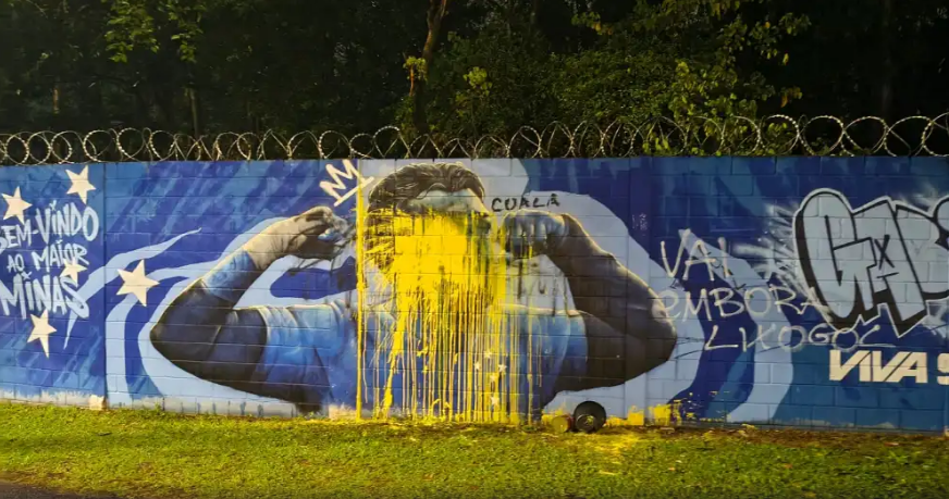 pintura-de-gabigol-e-vandalizada-apos-eliminacao-do-cruzeiro