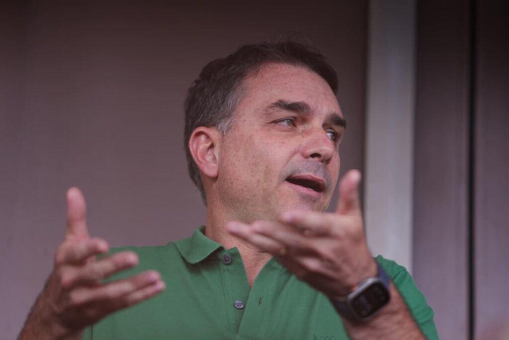 o-real-motivo-para-flavio-bolsonaro-nao-ir-a-evento-do-sbt-com-lula