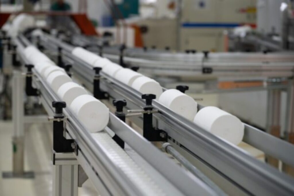 atividade-industrial-recua-7-pontos-em-novembro,-aponta-cni