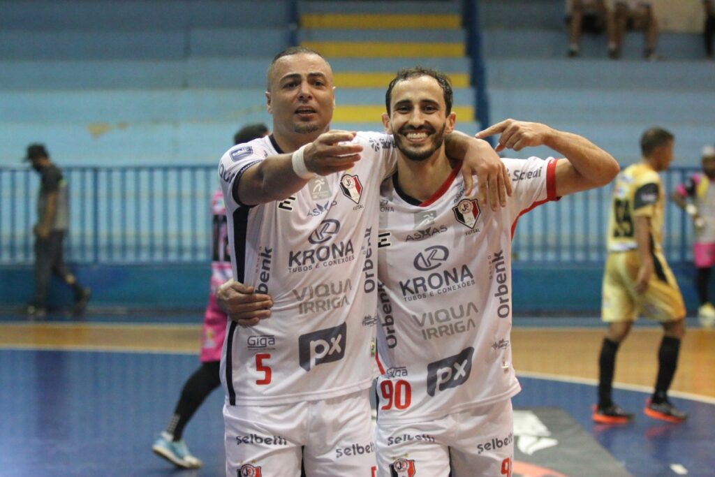 joinville-goleia-simao-dias-na-abertura-da-copa-dos-campeoes-de-futsal