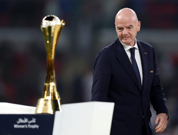 presidente-da-fifa-parabeniza-psg-apos-titulo-da-copa-intercontinental