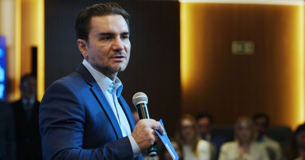 analise:-sabino-se-encontra-em-situacao-complexa-apos-saida-do-ministerio