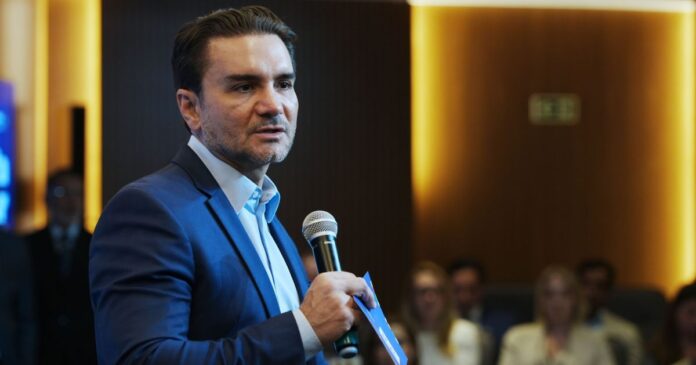 analise:-sabino-se-encontra-em-situacao-complexa-apos-saida-do-ministerio