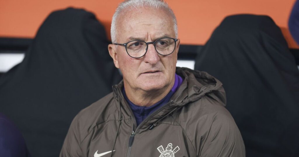 dorival-junior-xinga-torcedor-apos-empate-entre-corinthians-e-vasco;-veja