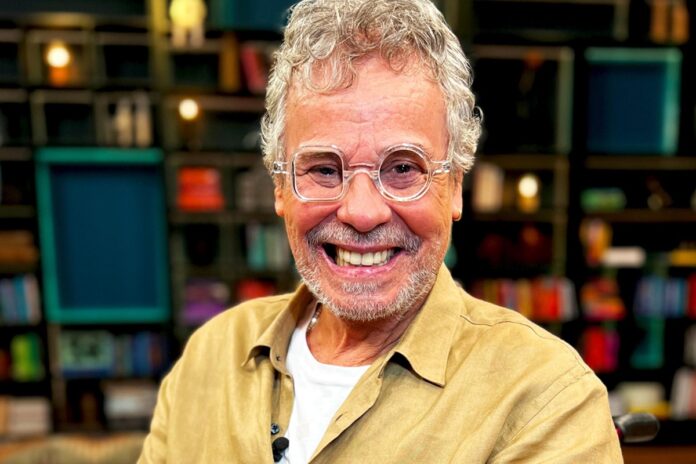 carlinhos-de-jesus-emociona-convidados-apos-chegar-andando-em-evento