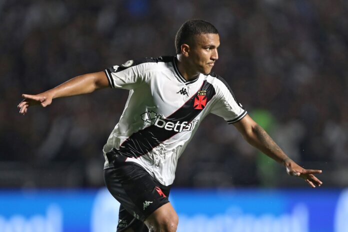 volante-do-vasco-rompe-ligamento-e-passara-por-cirurgia-no-joelho