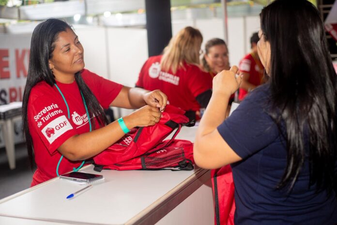 metropoles-run:-corredores-chegam-animados-para-retirada-de-kits