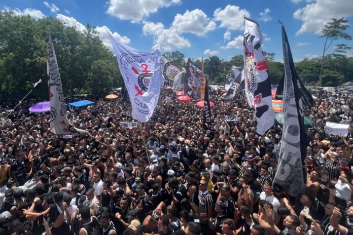 torcida-do-corinthians-faz-festa-antes-da-final-da-copa-do-brasil