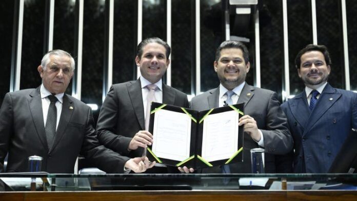 congresso-aprova-regra-que-autoriza-professor-acumular-outro-cargo-publico