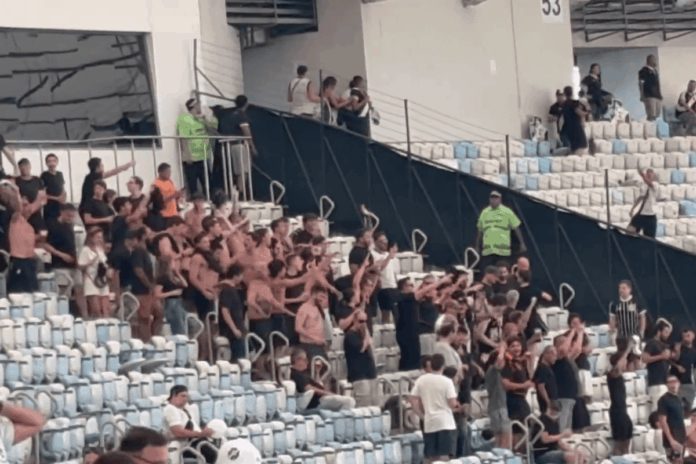 video-mostra-torcedores-do-corinthians-infiltrados-no-setor-mandante