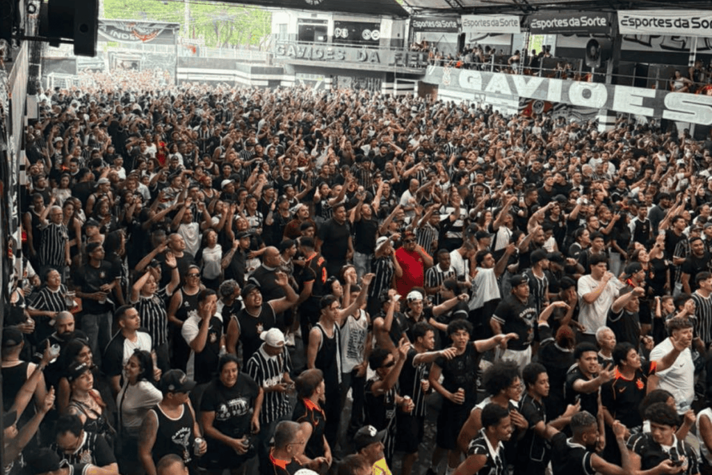 sede-da-gavioes-da-fiel-fica-lotada-de-corintianos-antes-da-final