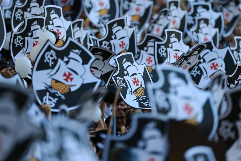 copa-do-brasil:-torcida-do-vasco-faz-mosaico-na-entrada-dos-jogadores