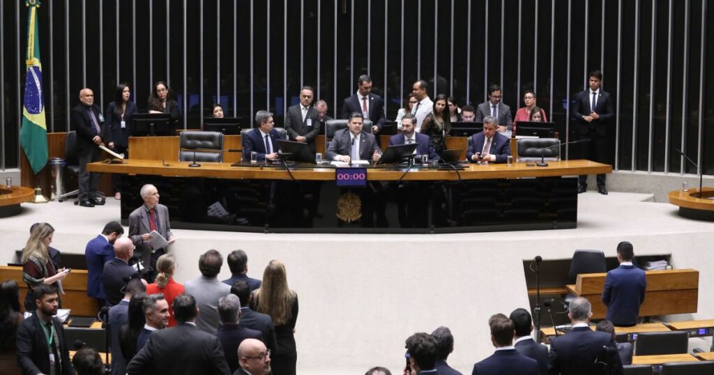 orcamento-cumpre-regra-fiscal,-mas-mantem-deficit-estrutural,-aponta-estudo