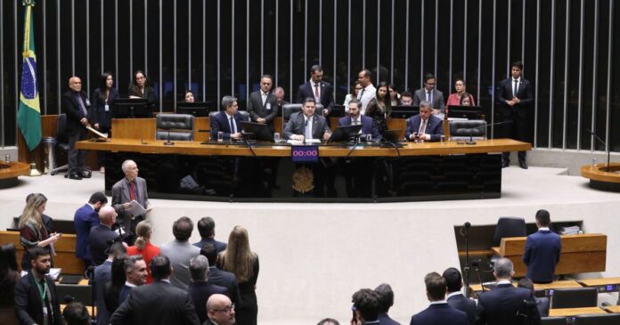 orcamento-cumpre-regra-fiscal,-mas-mantem-deficit-estrutural,-aponta-estudo