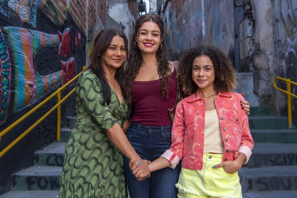 tres-gracas:-veja-os-sintomas-e-entenda-a-doenca-rara-que-afeta-ligia