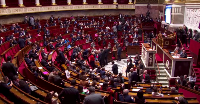 franca-corre-para-evitar-shutdown-apos-colapso-das-negociacoes-do-orcamento