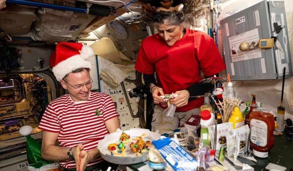 natal-no-espaco:-nasa-mostra-ceias-natalinas-na-iss;-veja-fotos