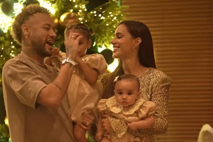 neymar-celebra-natal-com-bruna-biancardi-e-filhas