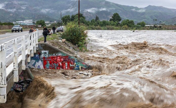 forte-tempestade-atinge-a-california-e-provoca-estragos-no-natal