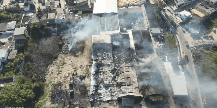 incendio-atinge-fabrica-de-colchoes-na-zona-oeste-do-rio