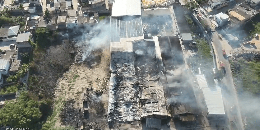 incendio-atinge-fabrica-de-colchoes-na-zona-oeste-do-rio