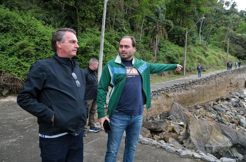 carlos-diz-se-revezar-com-michelle-em-monitoramento-de-apneia-de-bolsonaro