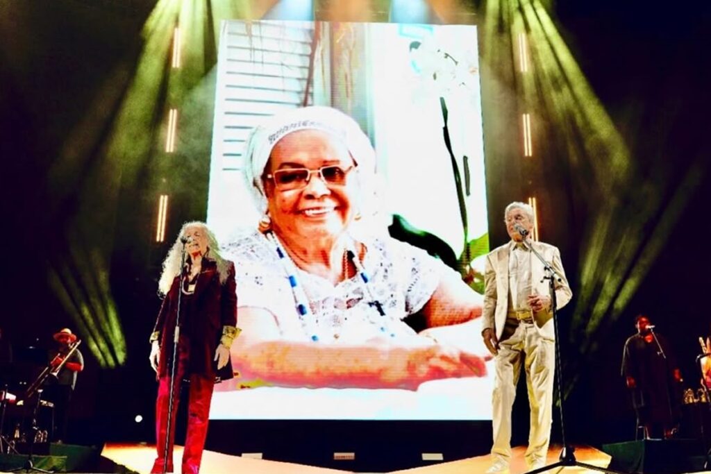 maria-bethania-lamenta-morte-de-mae-carmen-do-gantois-e-faz-homenagem