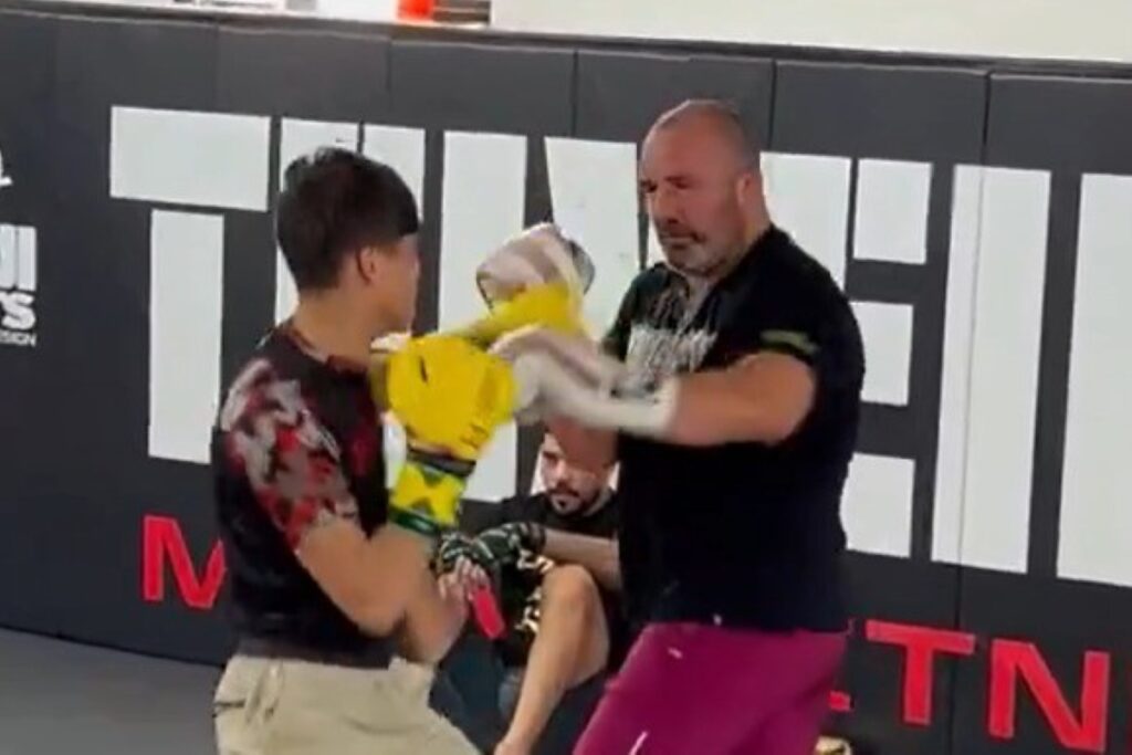 filho-de-poatan-surpreende-em-treino-com-glover-teixeira,-ex-ufc