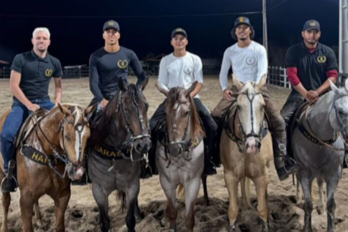 kaio-jorge-presenteia-garoto-com-um-cavalo-e-cena-emociona-web