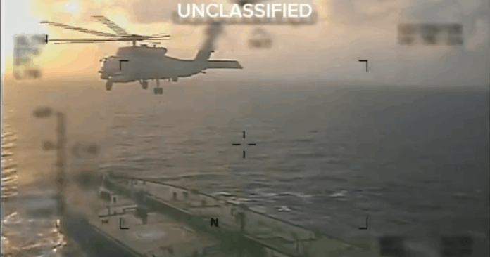 eua-avaliam-usar-novos-recursos-para-abordar-petroleiro-perto-da-venezuela