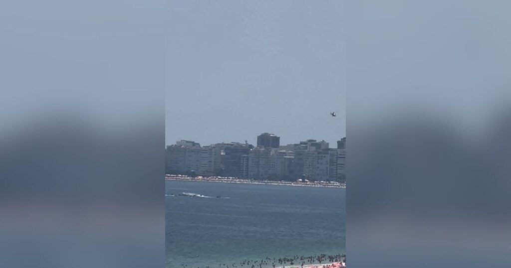 aviao-ultraleve-cai-no-mar-em-copacabana,-no-rio