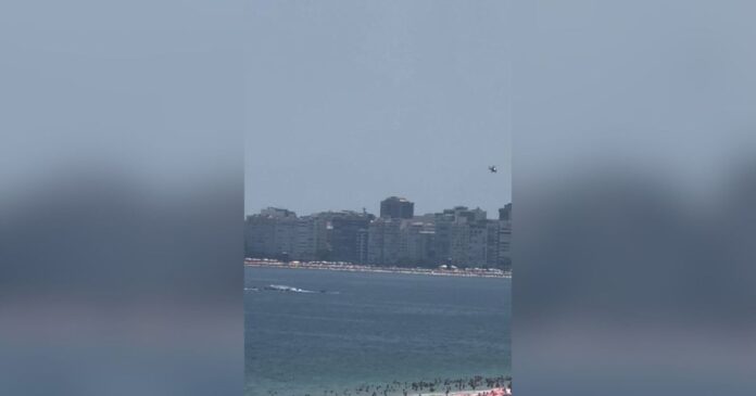 aviao-ultraleve-cai-no-mar-em-copacabana,-no-rio