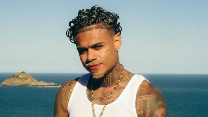 mc-cabelinho-tatua-nome-de-cantora-para-cobrir-homenagem-a-bella-campos