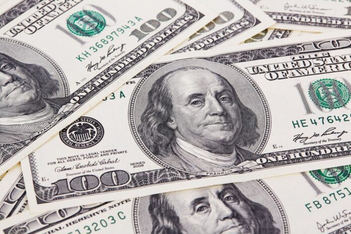 dolar-opera-em-alta-nesta-segunda-(29/12),-puxado-pelo-mercado-externo