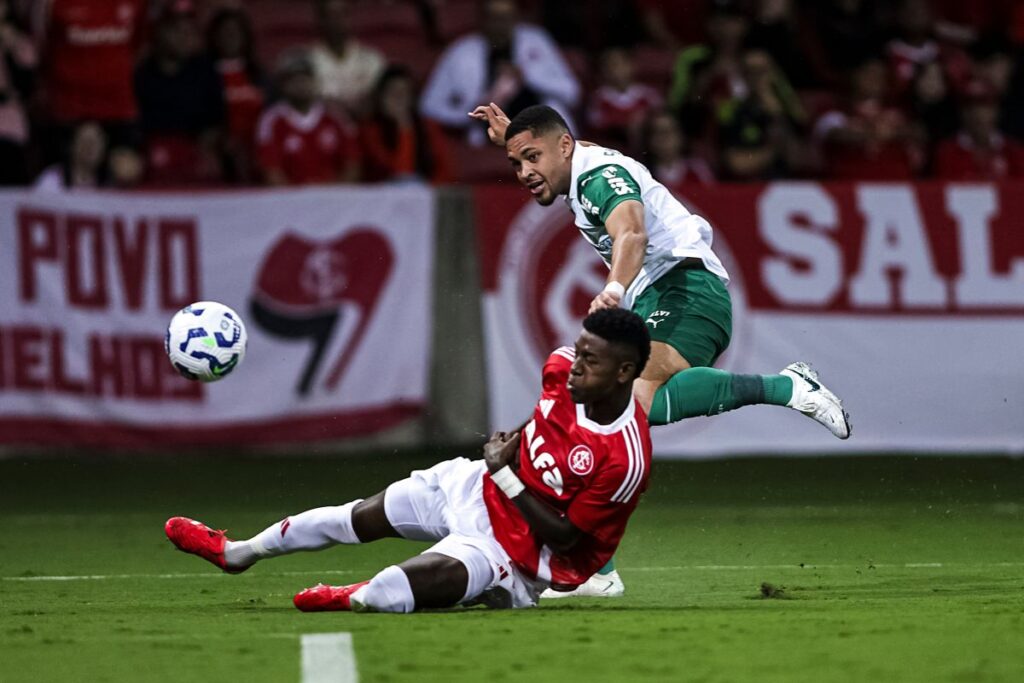 video:-zagueiro-vitao-desembarca-no-rio-para-assinar-com-o-flamengo