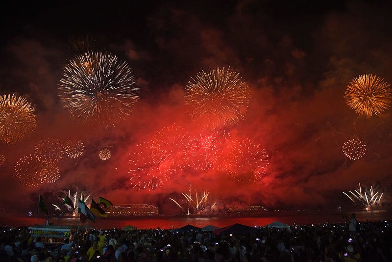 rosto-humano-de-drones-vai-“falar-com-as-pessoas”-durante-reveillon-no-rio