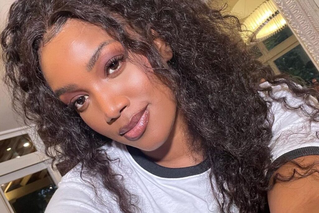 iza-e-flagrada-com-famoso-ator-de-o-agente-secreto:-veja