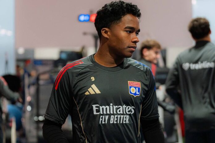 endrick-treina-pela-1a-vez-no-lyon-e-mostra-entrosamento-com-elenco