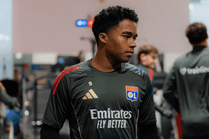 tecnico-do-lyon-rasga-elogios-a-endrick:-“e-um-jogador-diferente”