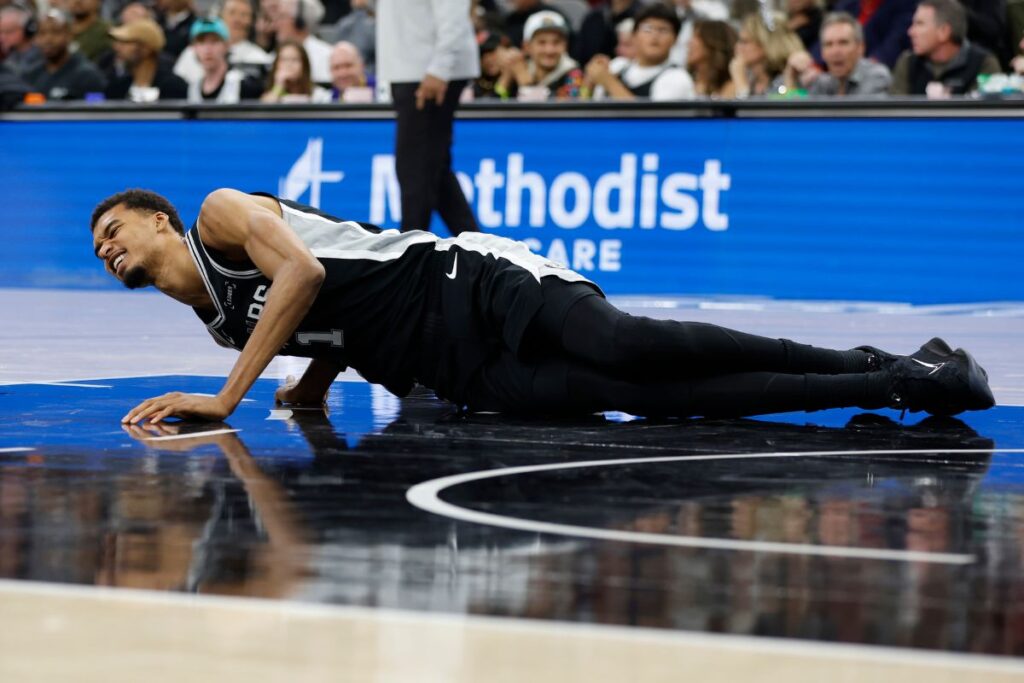 nba:-wembanyama-escapa-de-lesao,-mas-desfalca-spurs-contra-pacers