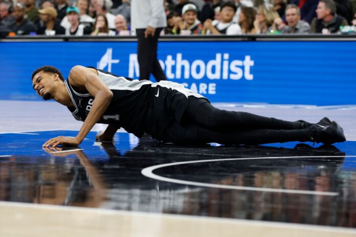 nba:-wembanyama-escapa-de-lesao,-mas-desfalca-spurs-contra-pacers