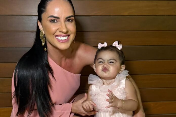 esposa-de-zeze-rebate-piada-sobre-aparencia-da-filha-de-1-ano