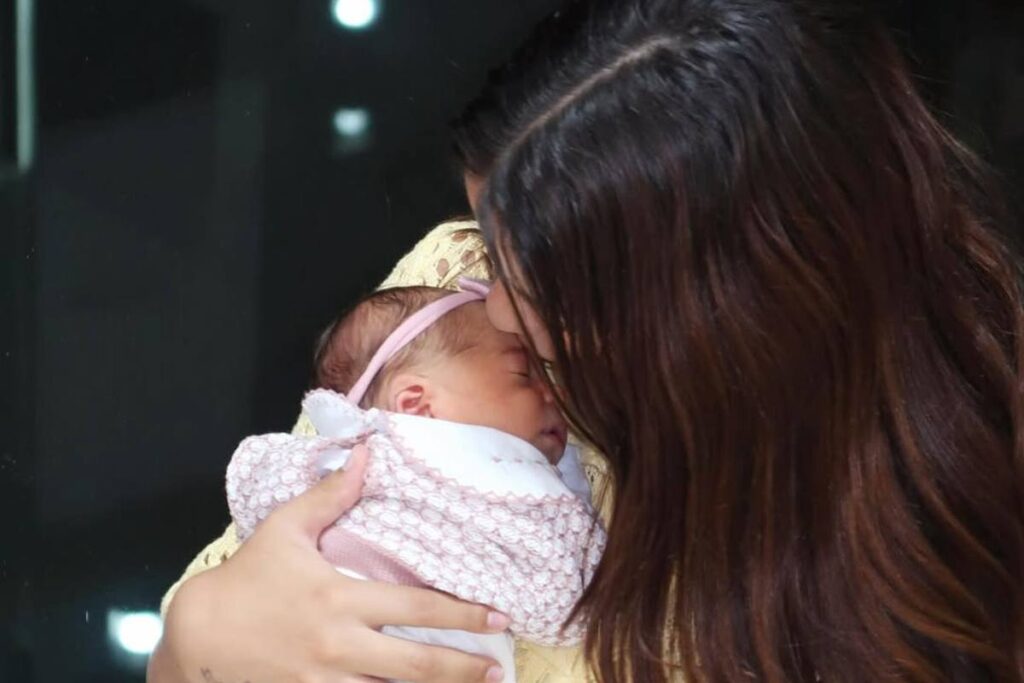 atleta-de-volei,-key-alves-mostra-rosto-da-filha-rosamaria-pela-1a-vez