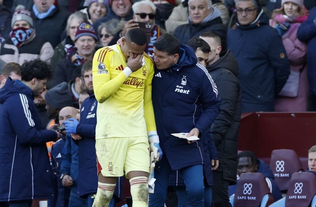 john-falha,-se-machuca-e-deixa-gramado-chorando-na-premier-league