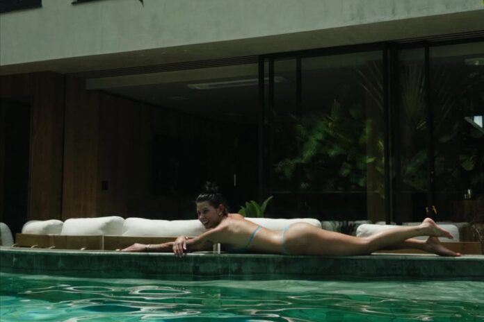 ana-castela-rebate-critica-de-seguidora:-“materialista”