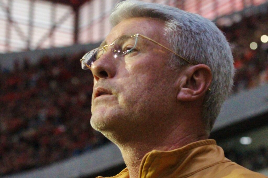 athletico-paranaense-anuncia-renovacao-com-o-tecnico-odair-hellmann