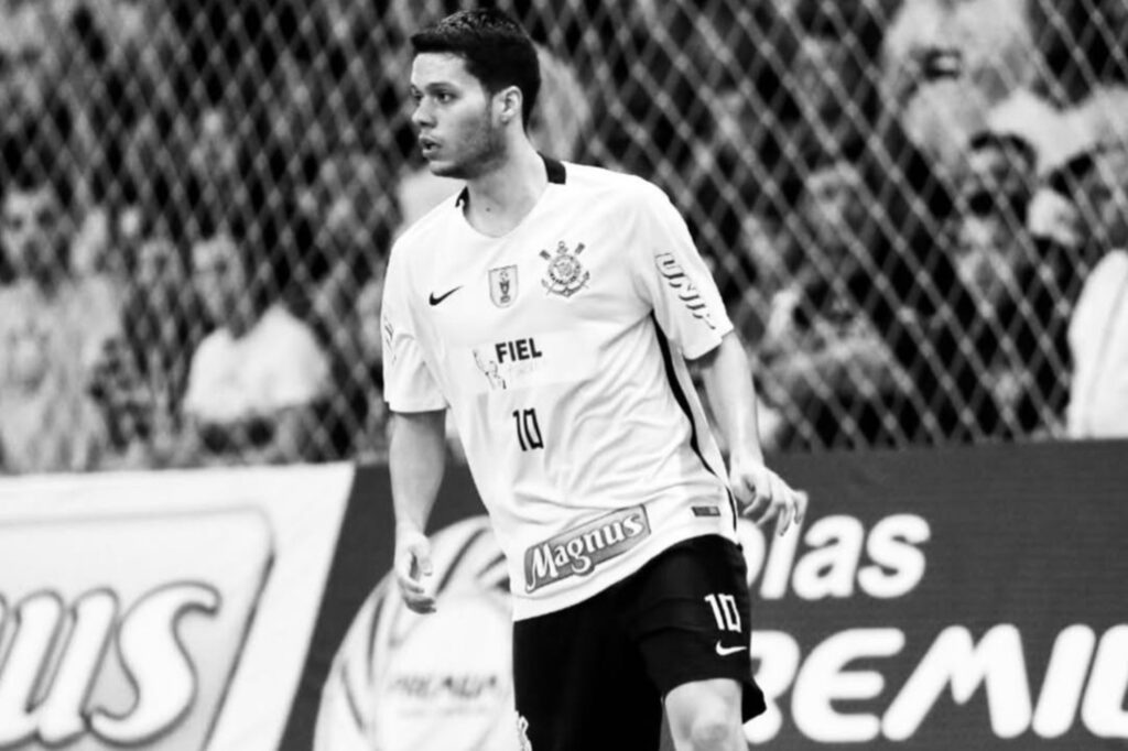 ex-jogador-de-futsal-do-corinthians-morre-apos-passar-mal-na-russia